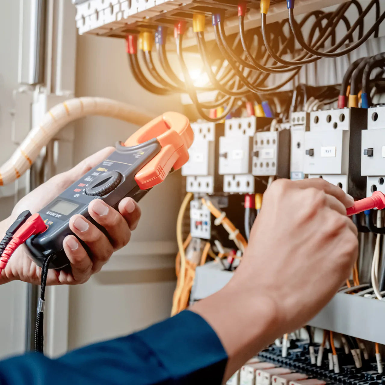 Service Update, Instandhaltung, Verbesserungen, VDE-Sicherheitsüberprüfung